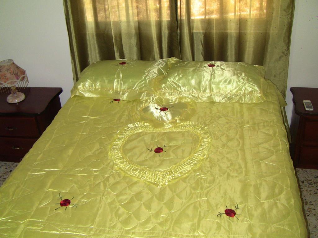 Budget Single Room with Shared Bathroom